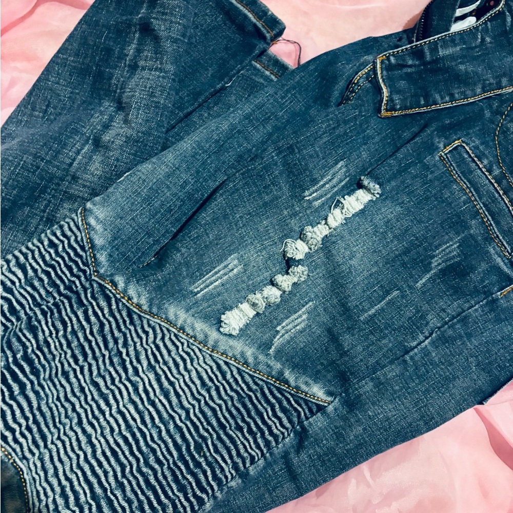 Stylish Distressed Blue Jeans - Picture 4 of 9